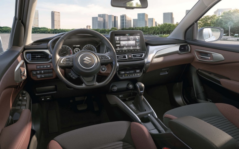 Interior y dimensiones Vagoneta Suzuki Fronx Híbrida